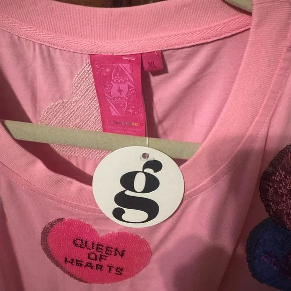 QUEEN OF SPARKLES Pink Candy Heart women’s tee - Picture 2 of 4